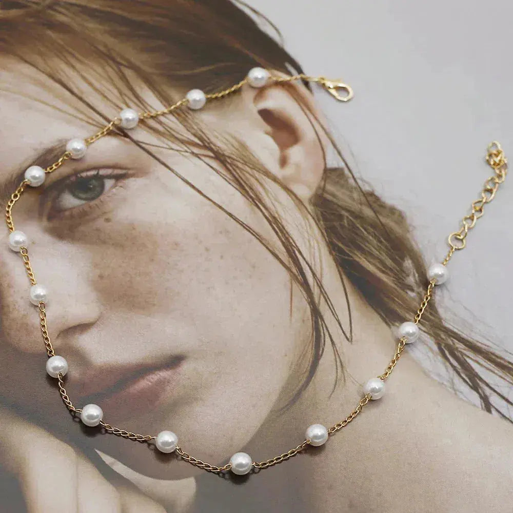 Elegantiška auksinė ir perlo karolių grandinė laikui nepavaldžiam įvaizdžiui